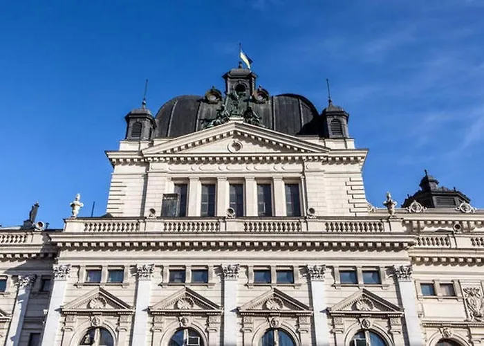 アパート для сім'ї з видом на оперний театр リヴィウ