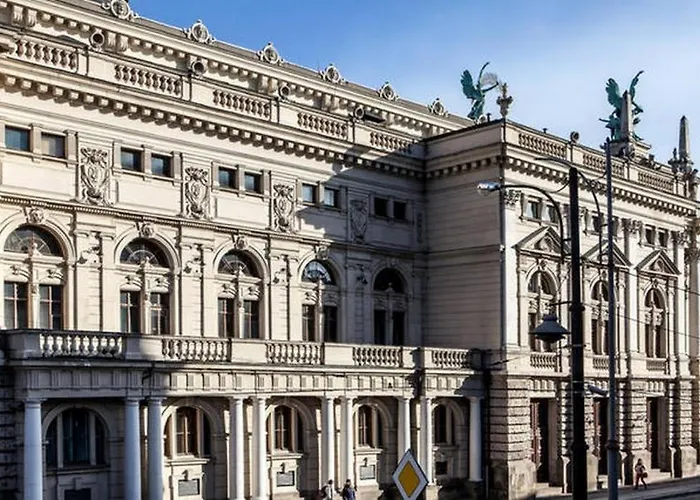 для сім'ї з видом на оперний театр